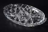 Quatro peças diversas de cristal, sendo: porta ... - Quatro peças diversas de cristal, sendo: porta petiscos feitio oval e 3 bowls.