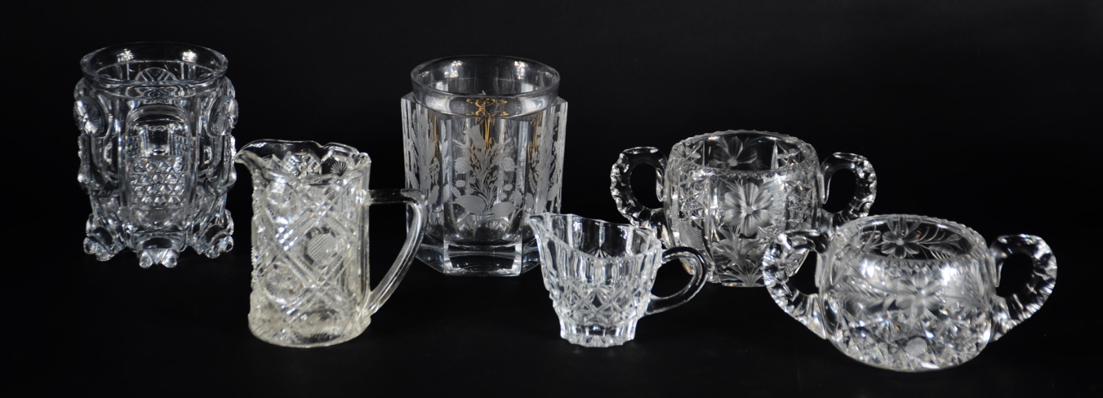 Seis peças de cristal, sendo: 2 goblets; 2 açucareiros e 2 cremeiras. - foto 1 de 9