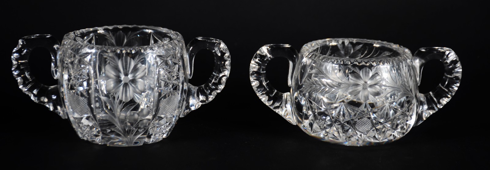Seis peças de cristal, sendo: 2 goblets; 2 açucareiros e 2 cremeiras. - foto 2 de 9