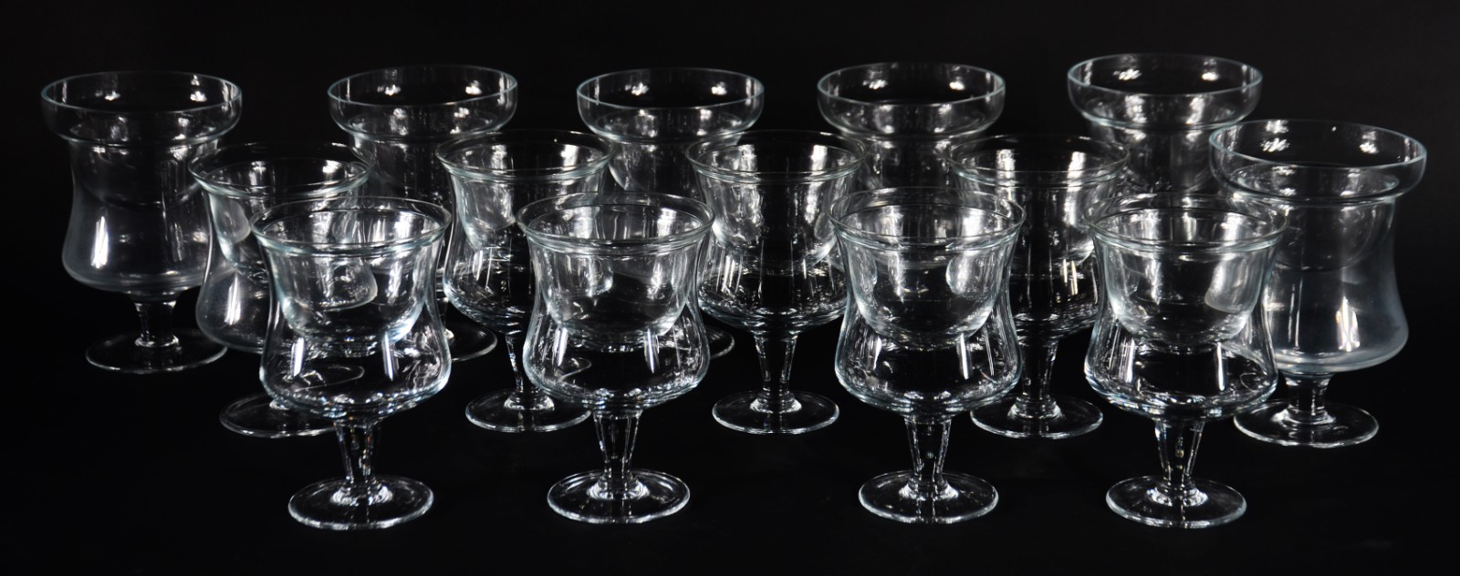 Conjunto com 14 taças de vidro para coquetel de camarão (2 modelos... - foto 1 de 5