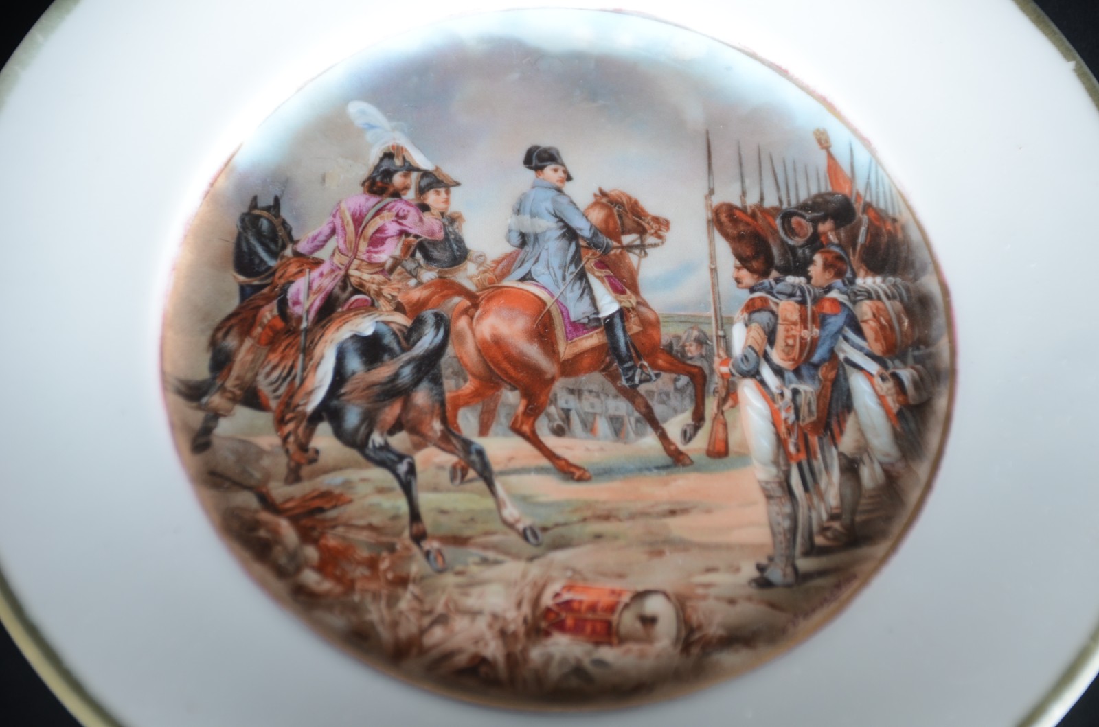 Conjunto com 6 pratos de porcelana italiana Capodimonte decorados em... - foto 2 de 10