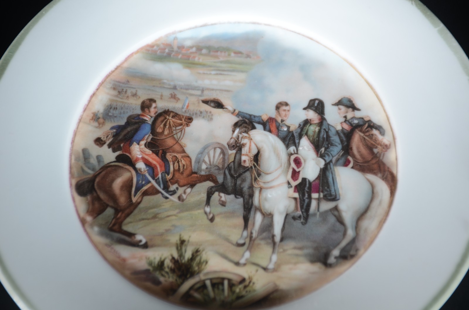 Conjunto com 6 pratos de porcelana italiana Capodimonte decorados em... - foto 3 de 10