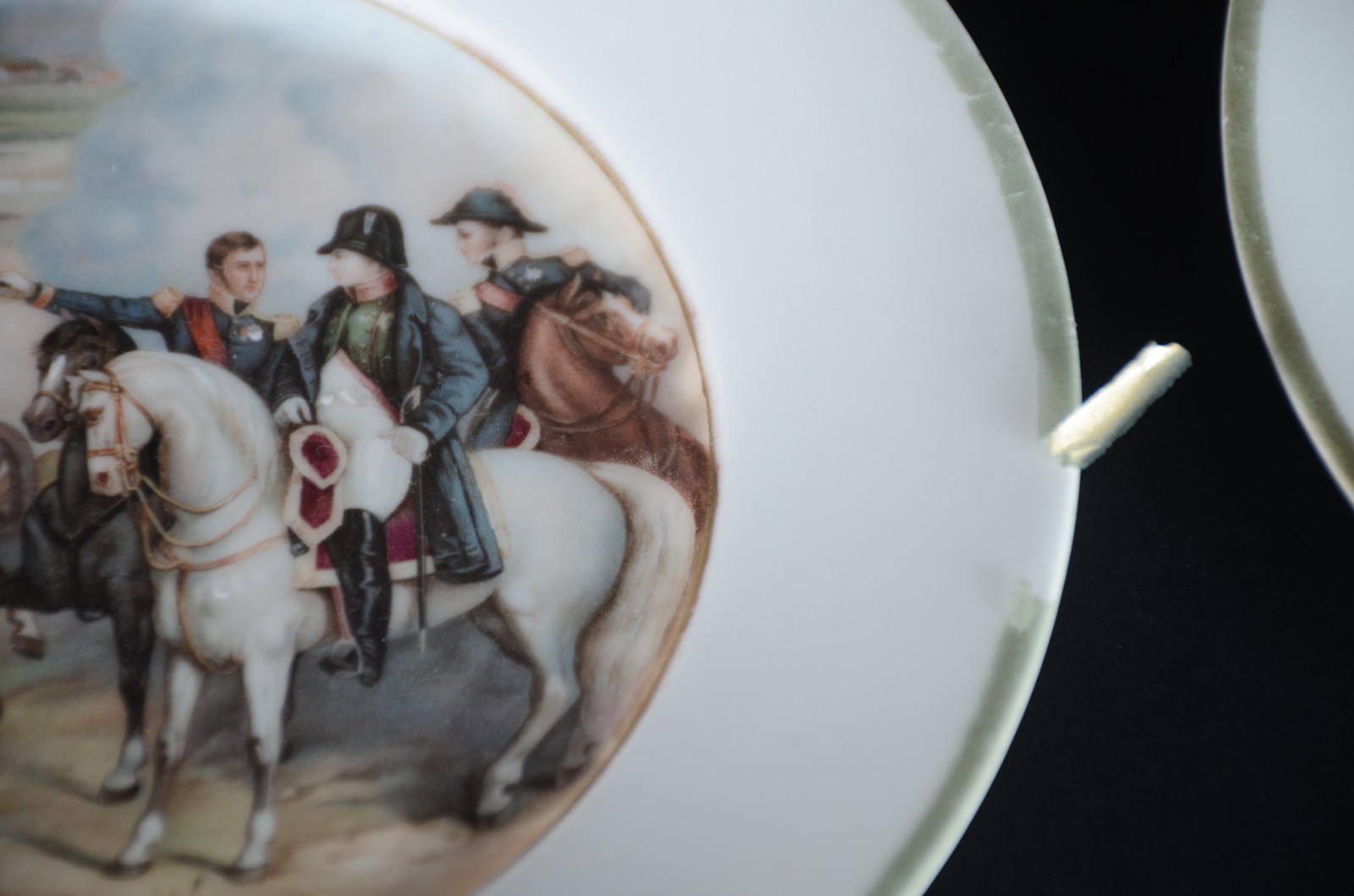 Conjunto com 6 pratos de porcelana italiana Capodimonte decorados em... - foto 8 de 10