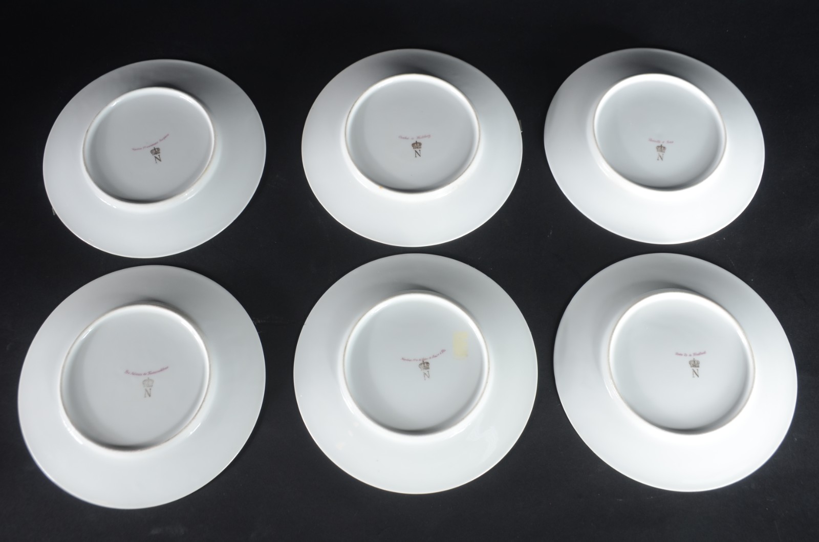Conjunto com 6 pratos de porcelana italiana Capodimonte decorados em... - foto 9 de 10