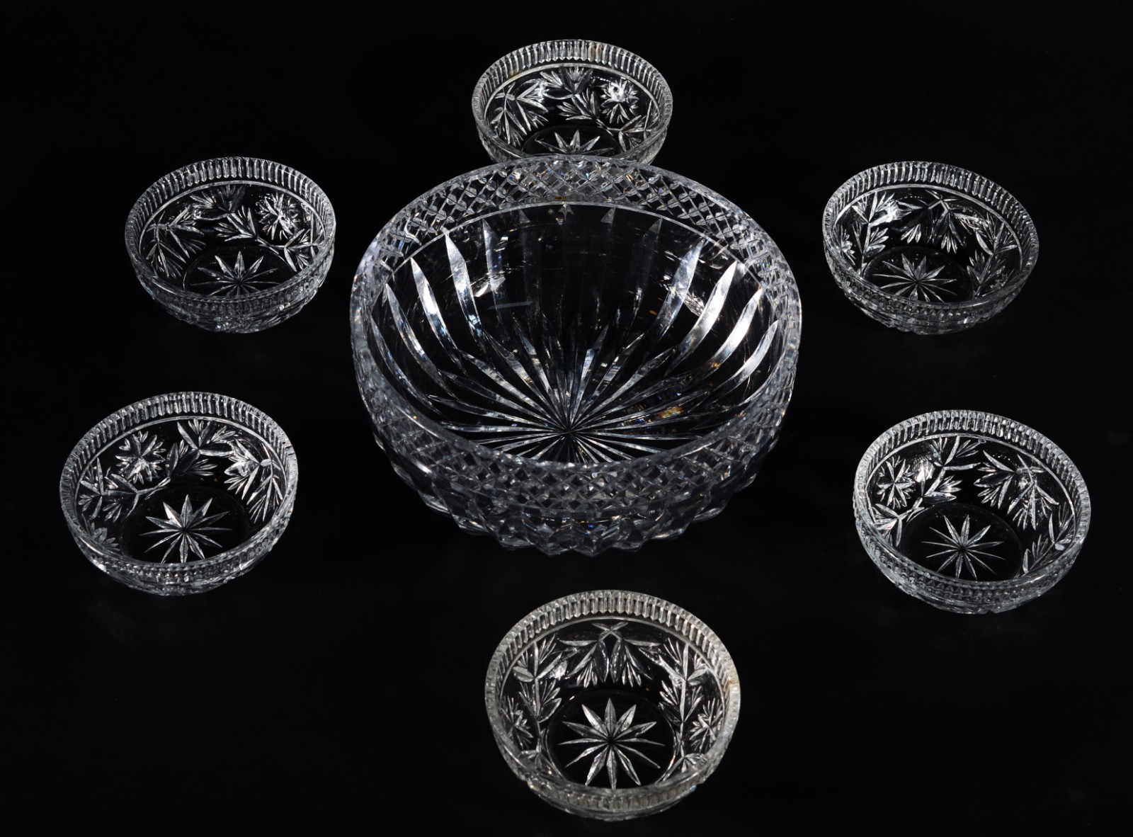 Saladeira e 6 bowls de cristal lapidado. Modelos diferentes. - foto 1 de 8