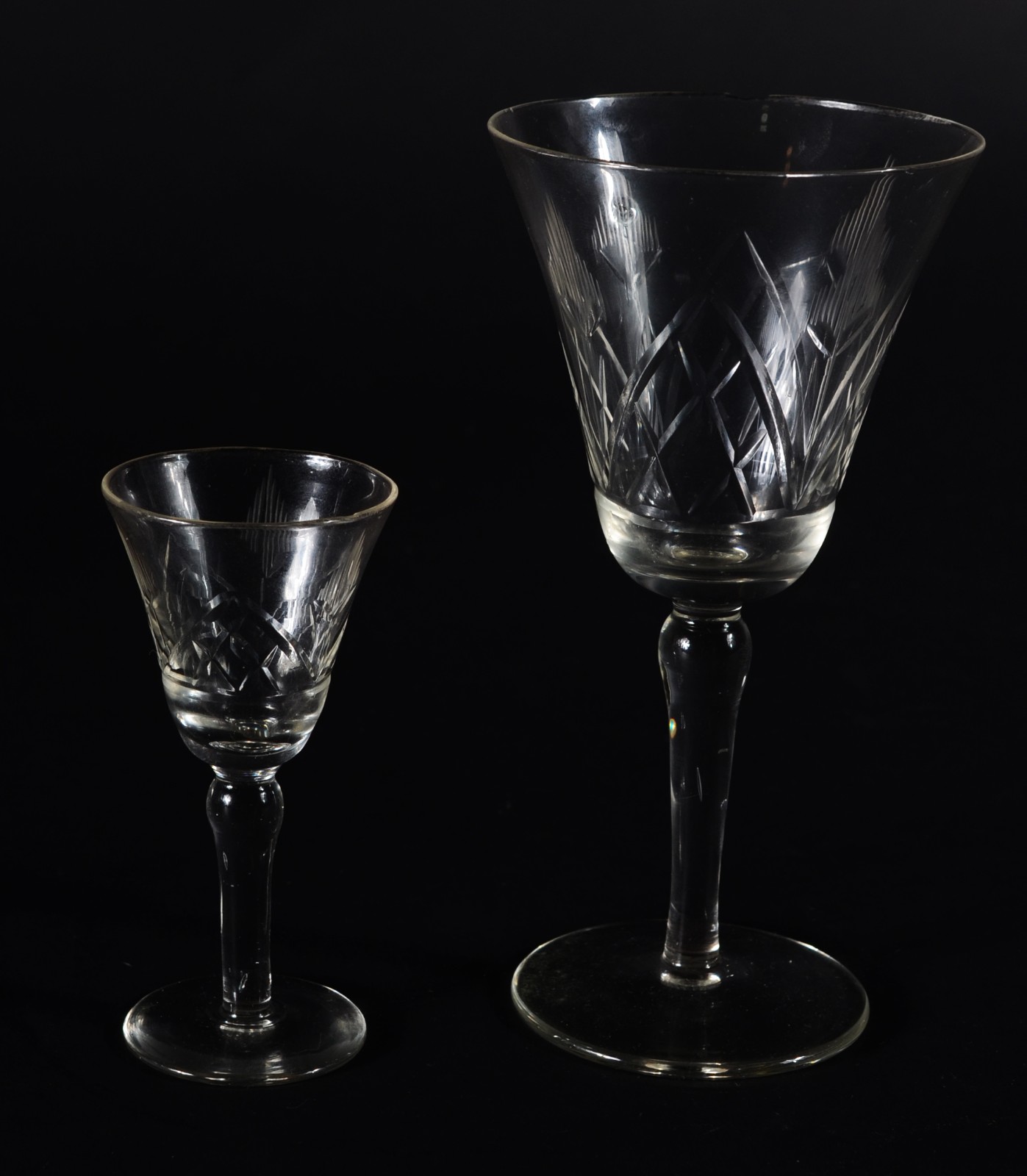 Serviço de copos em demi cristal lapidado, composto de: 10 taças para... - foto 5 de 10
