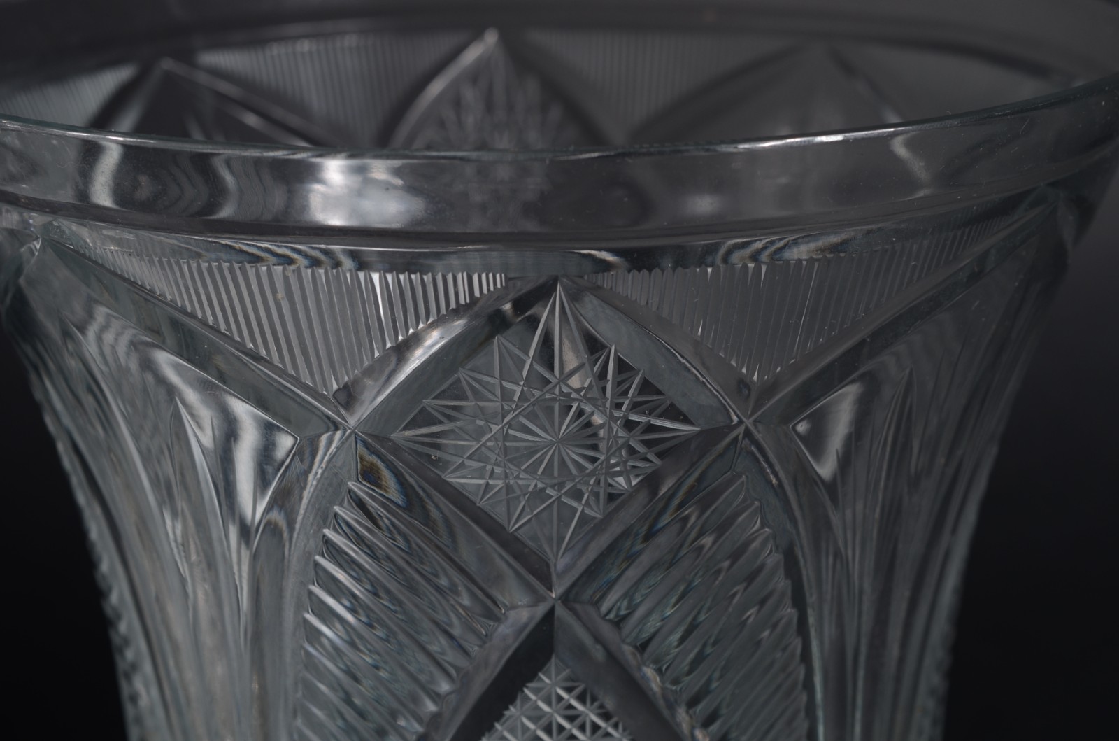 Dois vasos de cristal tcheco lapidado. - foto 3 de 7