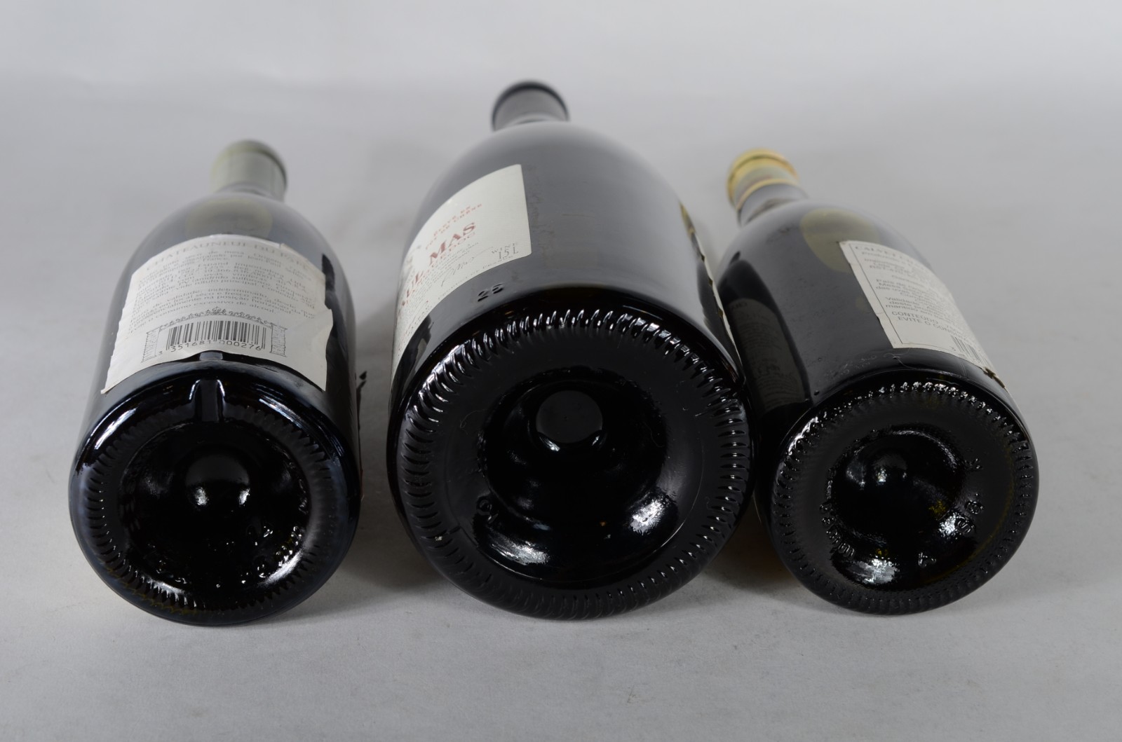 Três garrafas de vinho, sendo duas Châteauneuf du Pape e uma Chateau... - foto 6 de 6
