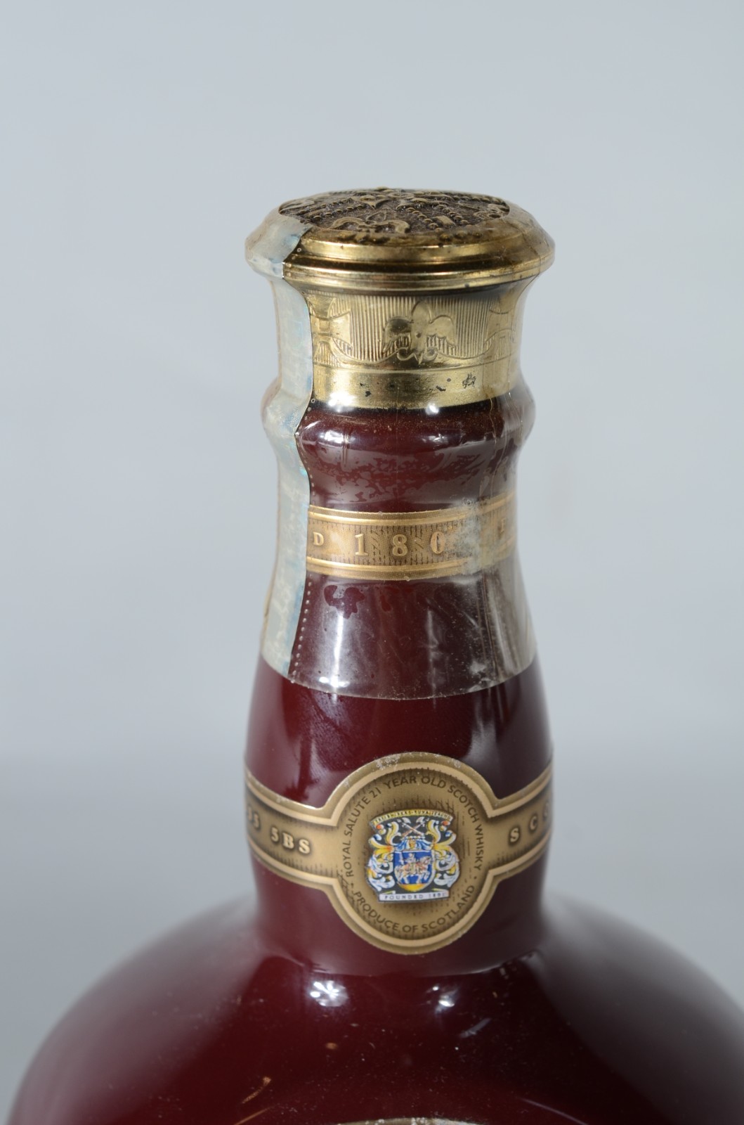 Whisky Royal Salute 21 anos em garrafa de cerâmica. - foto 4 de 7