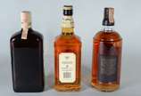 Três garrafas de whisky, sendo: Ballantines, Cl... - Três garrafas de whisky, sendo: Ballantines, Clan Campbell 12 anos e Jack Daniel's.