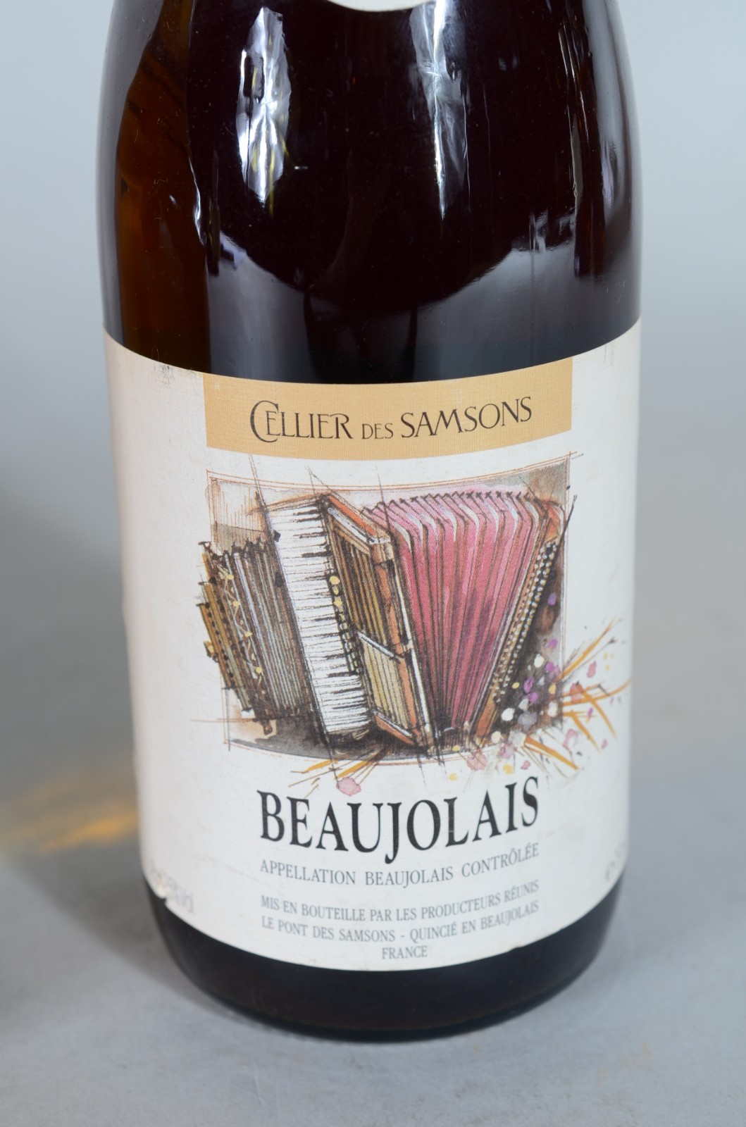 Quatro garrafas diversas de bebidas, sendo: Malibu Caribbean Rum... - foto 2 de 10