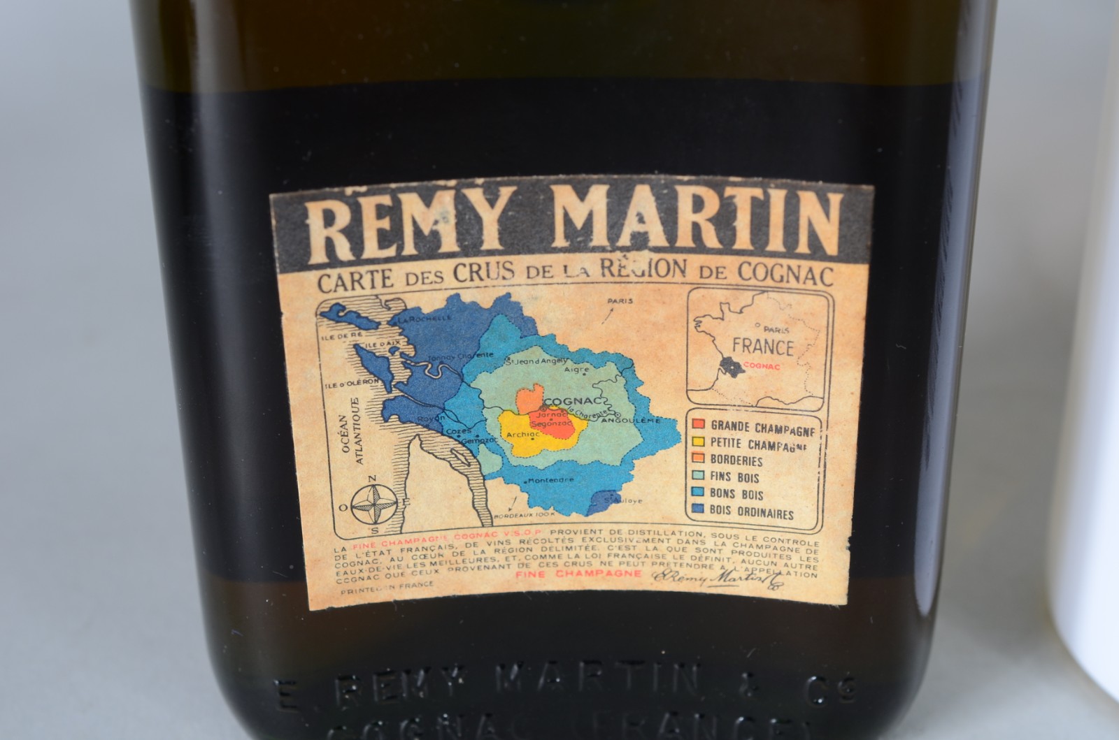 Quatro garrafas diversas de bebidas, sendo: Malibu Caribbean Rum... - foto 10 de 10