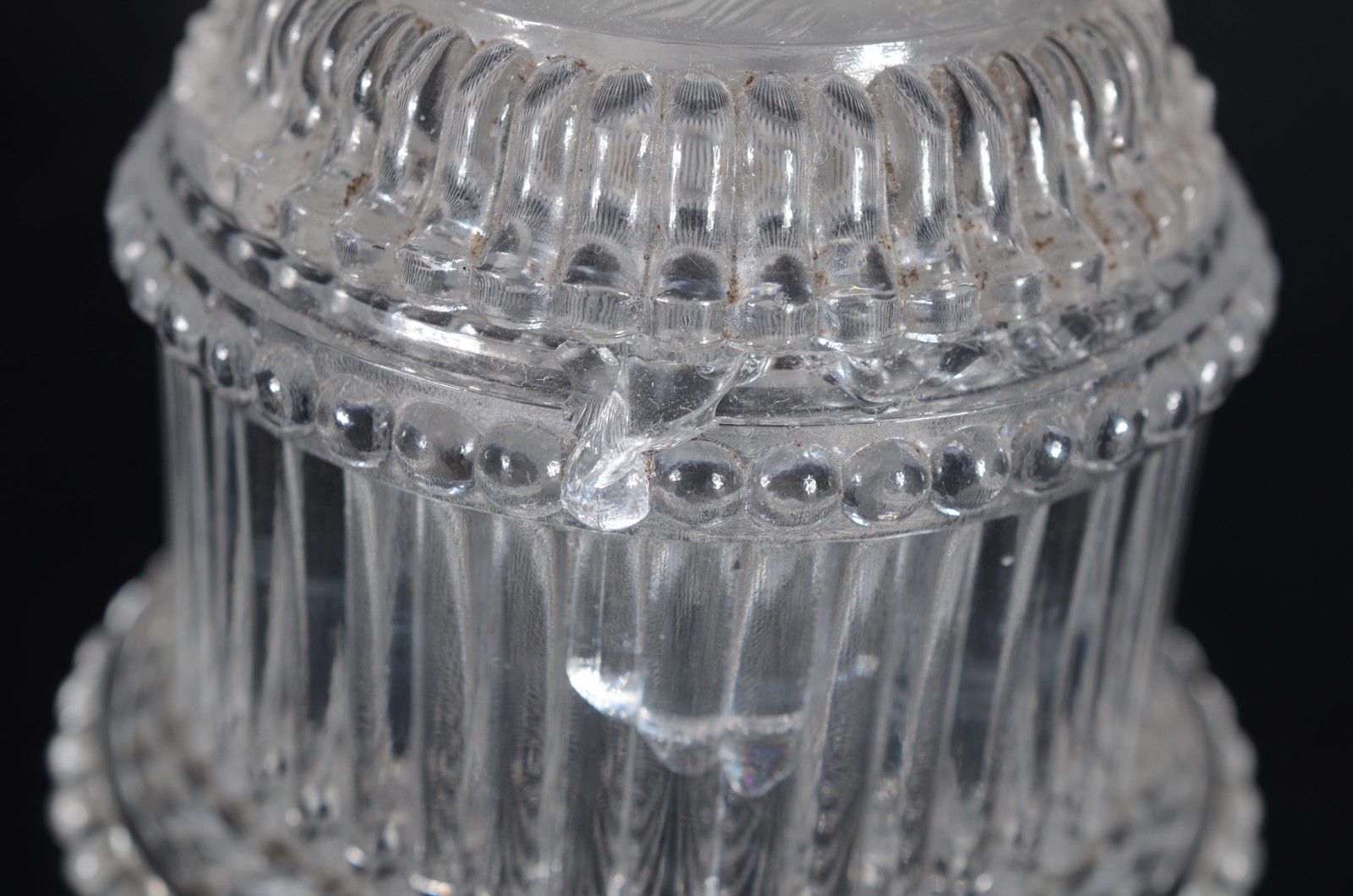 Quatro peças diversas de cristal, assinados, sendo: Galo opalescente... - foto 11 de 11