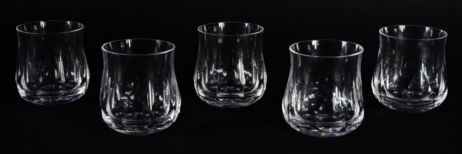 Cinco copos de cristal para Whisky. Um bicado. - foto 1 de 5