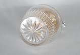 Jarra de cristal europeu lapidado, alça na form... - Jarra de cristal europeu lapidado, alça na forma de animal estilizado, bocal e tampa de prata francesa contrastada, fundo estrelado.