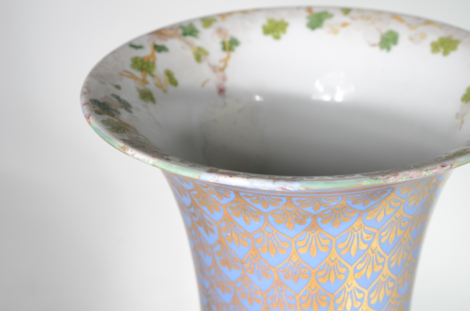Vaso de porcelana europeia na cor azul celeste com pássaros e... - foto 8 de 10