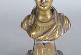 E. Bernoud,  - Tinteiro com base de ônix com 2 recipientes para tinta e busto de figura feminina em bronze (um dos recipientes com tampa solta), assinado. Desgastes 