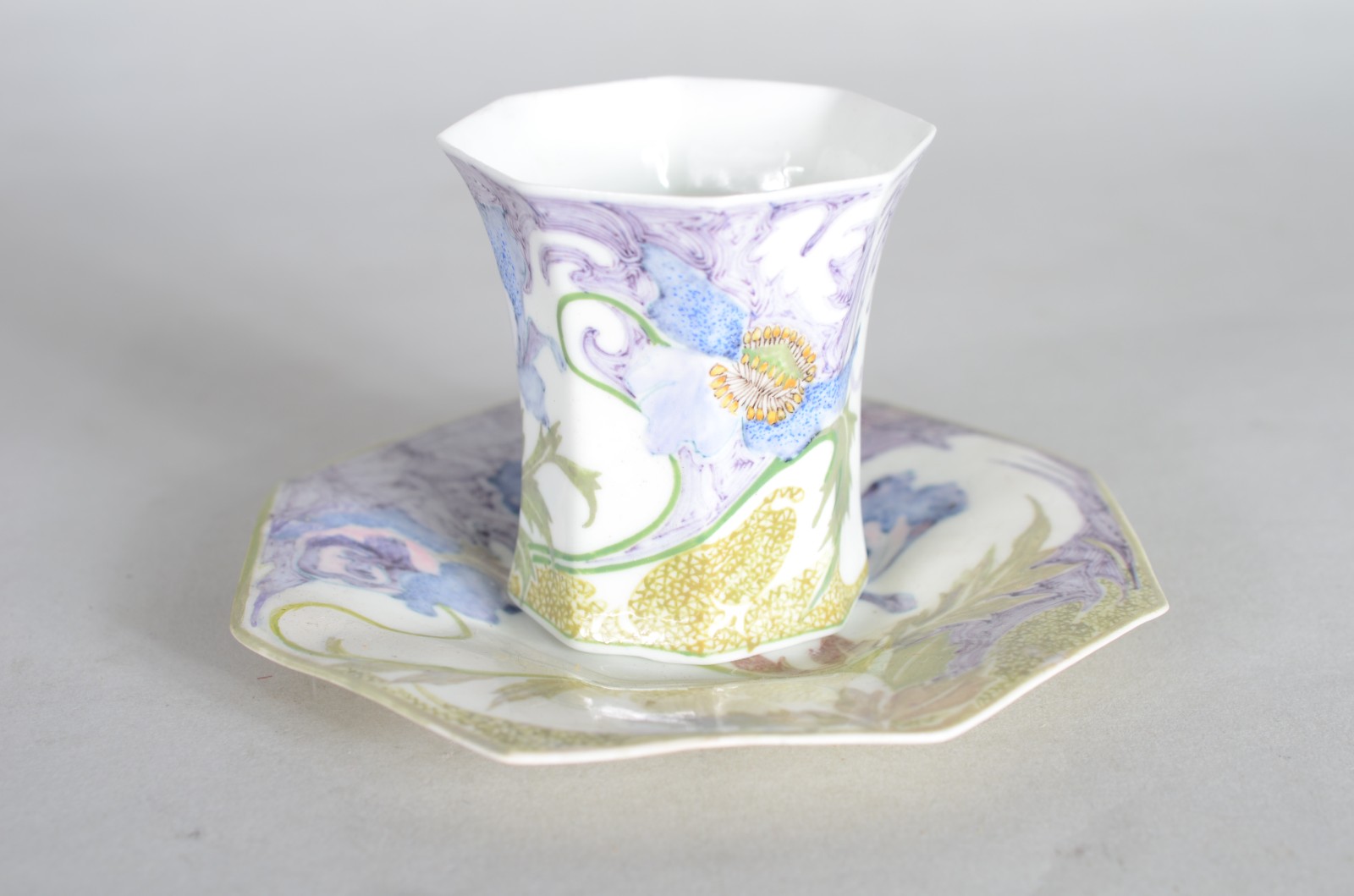 Vinte e duas peças diversas de porcelana de diversas procedências... - foto 5 de 11