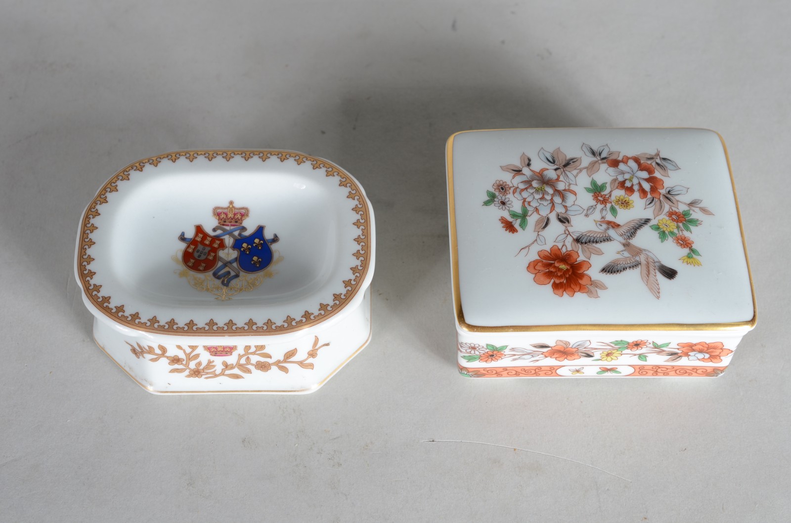 Vinte e duas peças diversas de porcelana de diversas procedências... - foto 6 de 11