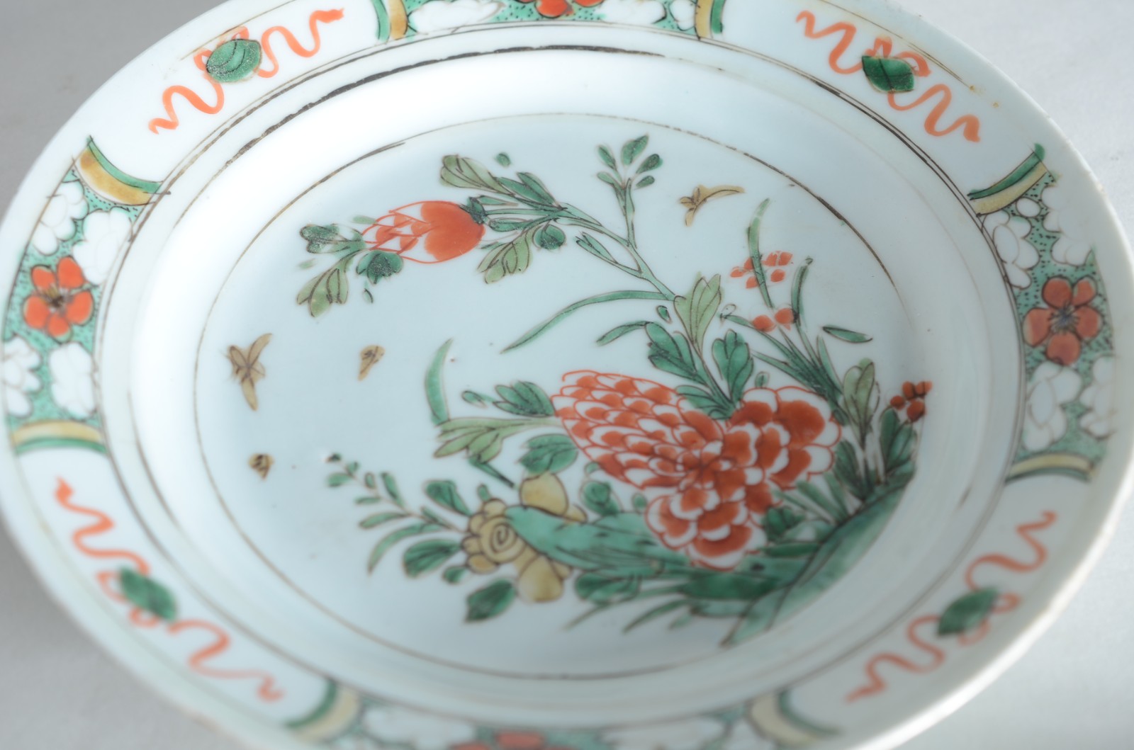 Diversas peças, sendo: 7 pratos/travessas de porcelana de várias... - foto 2 de 11