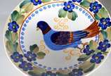Diversas peças, sendo: 7 pratos/travessas de po... - Diversas peças, sendo: 7 pratos/travessas de porcelana de várias procedências. Um deles do serviço da ilustríssima câmara ou serviço fumo e café...