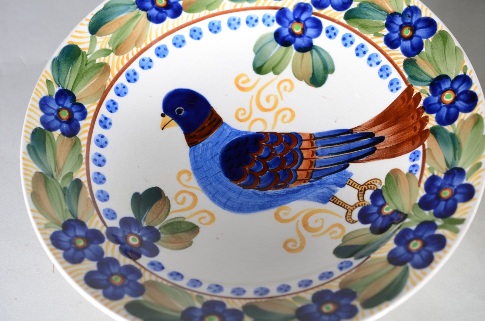 Diversas peças, sendo: 7 pratos/travessas de porcelana de várias... - foto 5 de 11