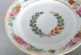 Diversas peças, sendo: 7 pratos/travessas de po... - Diversas peças, sendo: 7 pratos/travessas de porcelana de várias procedências. Um deles do serviço da ilustríssima câmara ou serviço fumo e café...