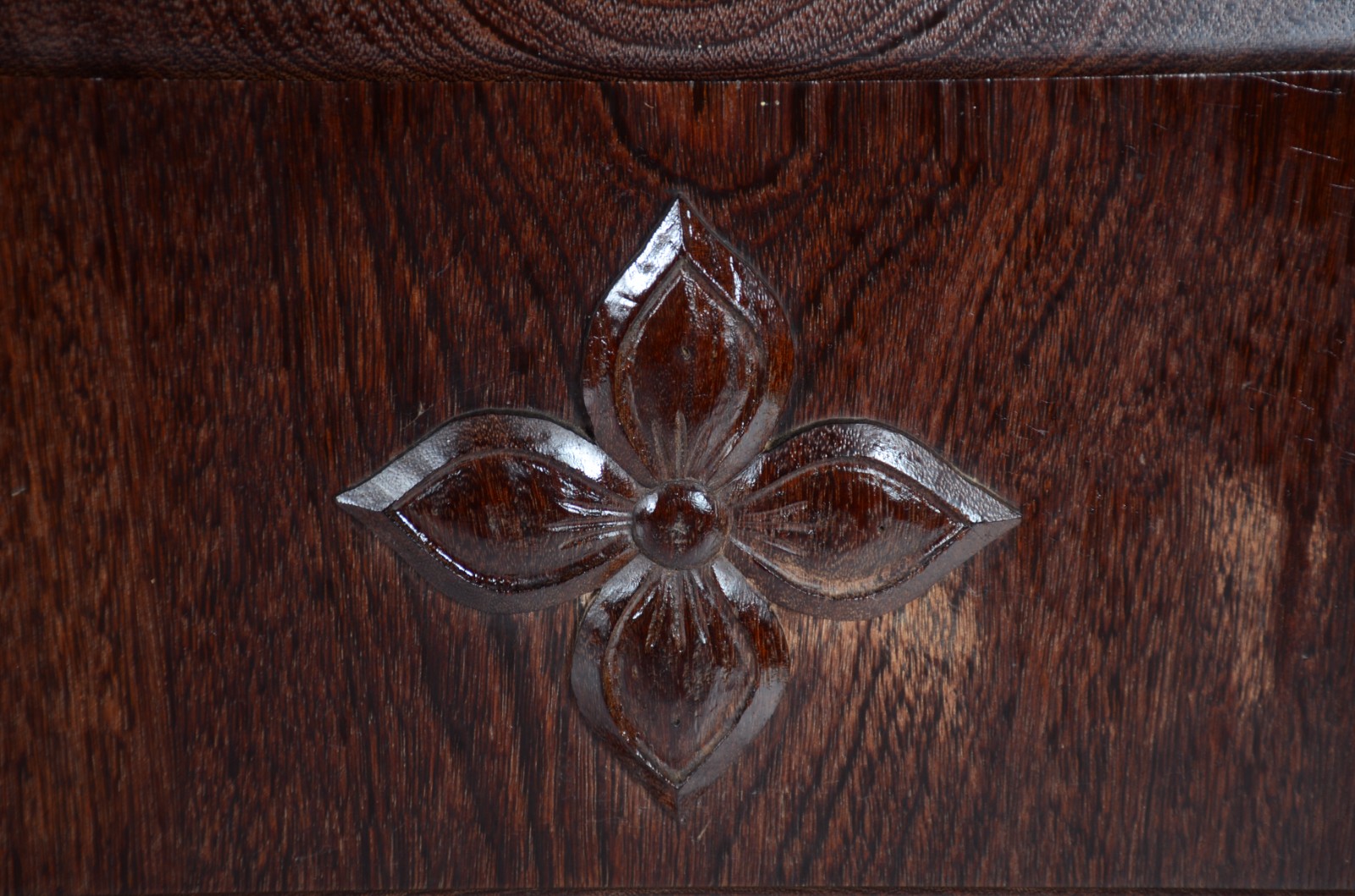 Móvel étager de madeira nobre, estilo colonial, com duas portas e... - foto 7 de 9