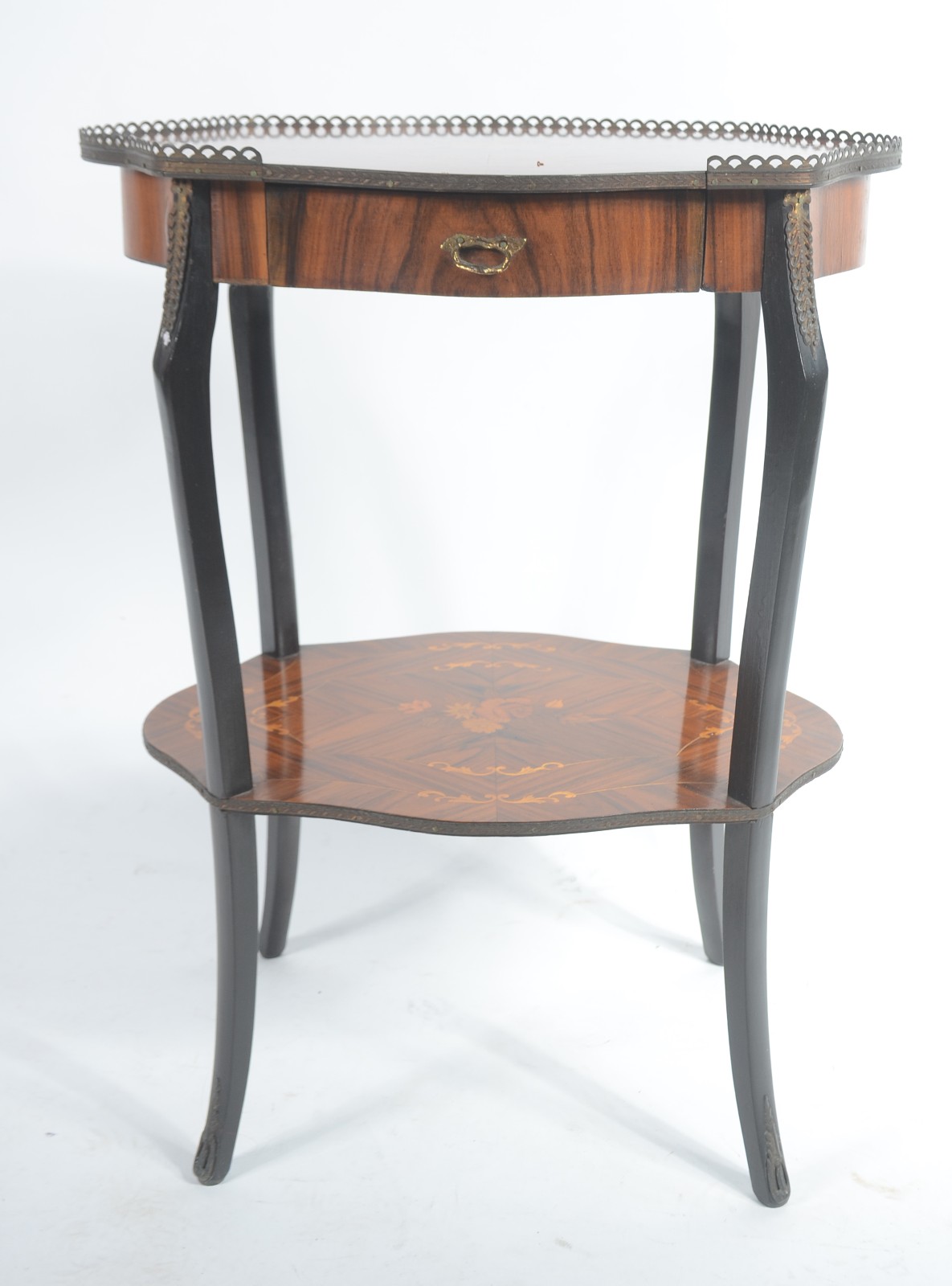 Mesa lateral de madeira nobre, estilo frances, uma gaveta e platô... - foto 2 de 8