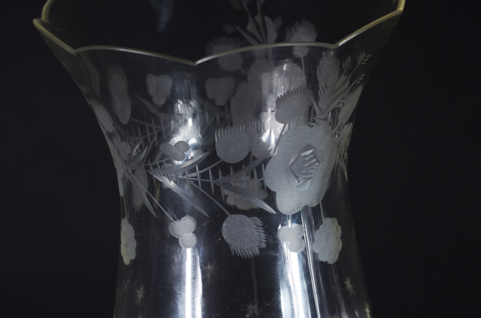 Par de castiçais de vidro/cristal com pingentes lapidados (faltando... - foto 5 de 8