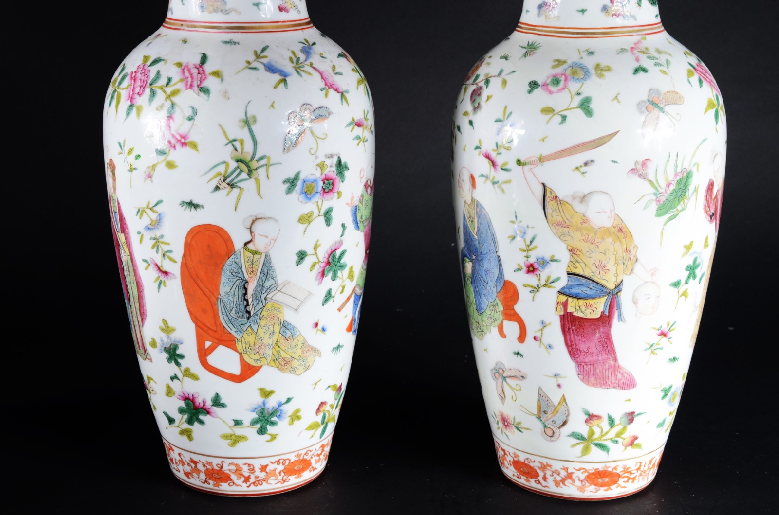 Par de antigos vasos de porcelana oriental, decorados com figuras de... - foto 4 de 8