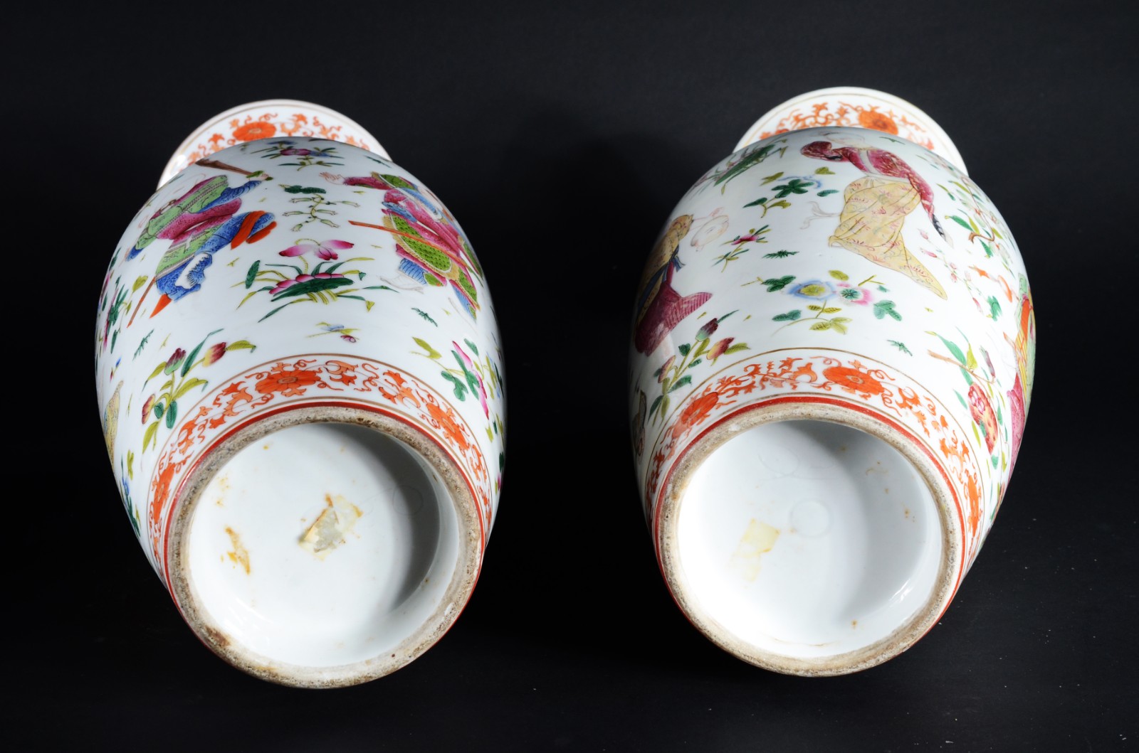 Par de antigos vasos de porcelana oriental, decorados com figuras de... - foto 8 de 8