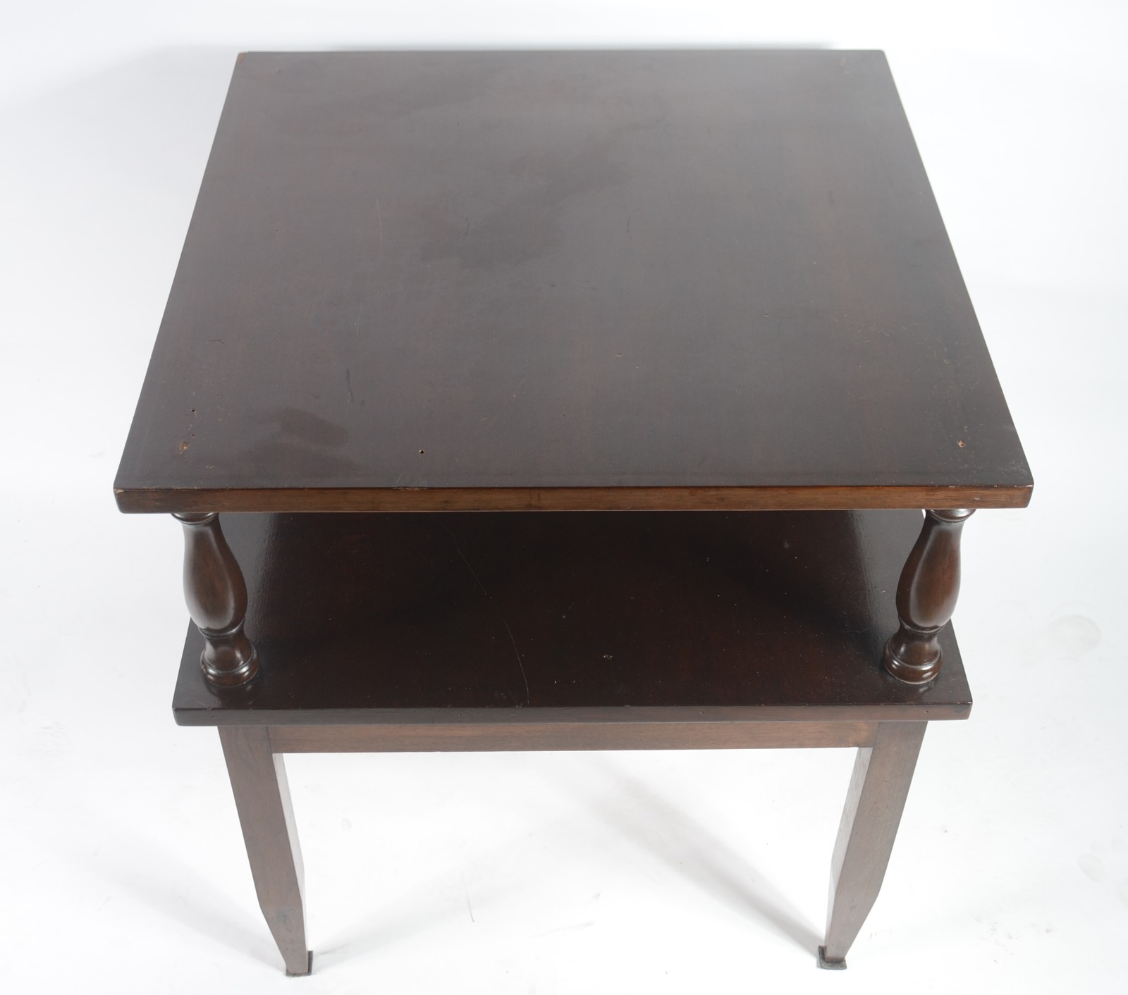 Mesa auxiliar com 2 platôs de madeira nobre unidos por pinos... - foto 4 de 7