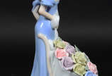 Estatueta de porcelana representando ¨Florista ¨ - Estatueta de porcelana representando ¨Florista ¨