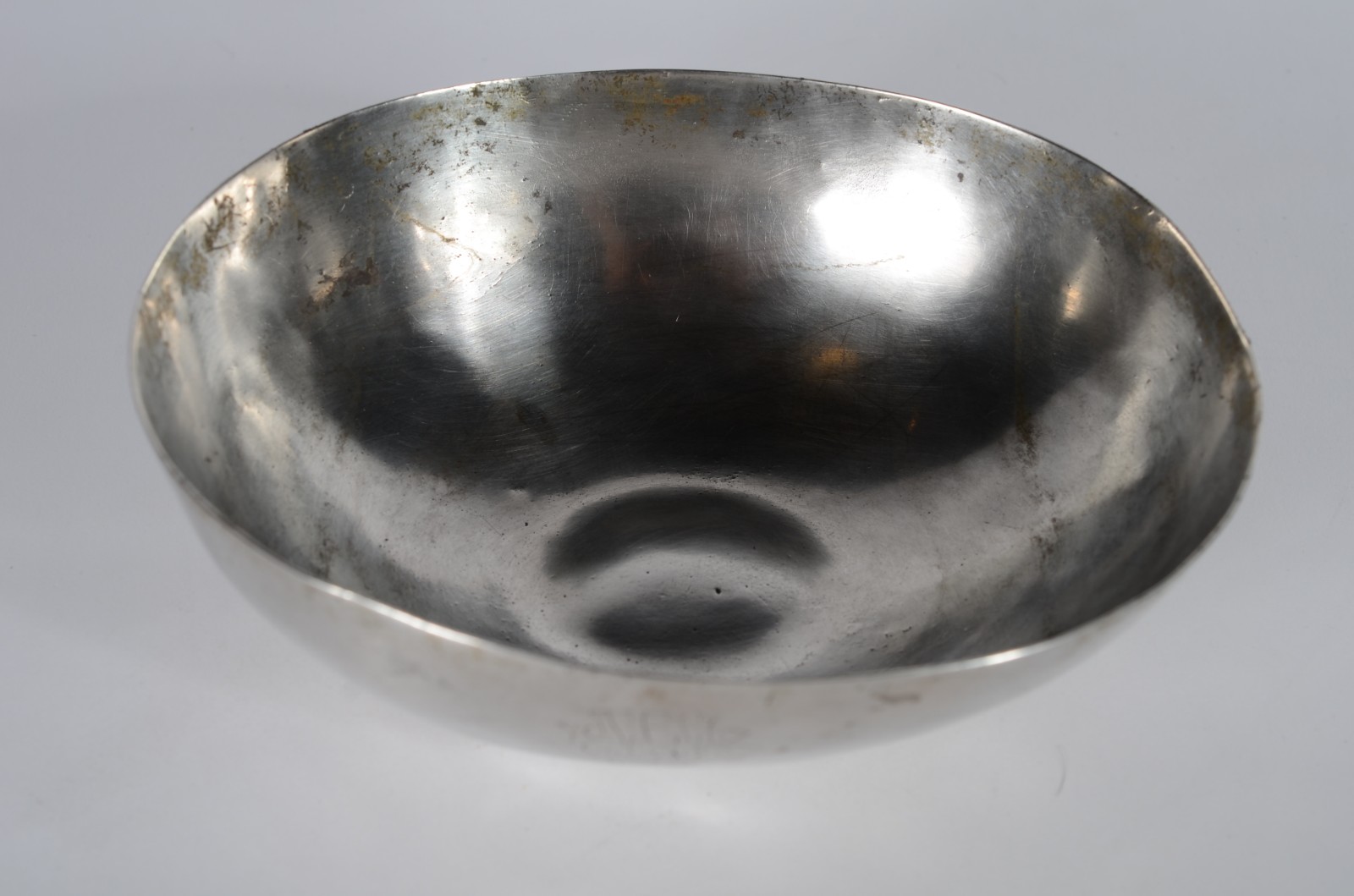 Bowl de prata de lei com monograma e data de 1904. Peso da prata: 250... - foto 1 de 4
