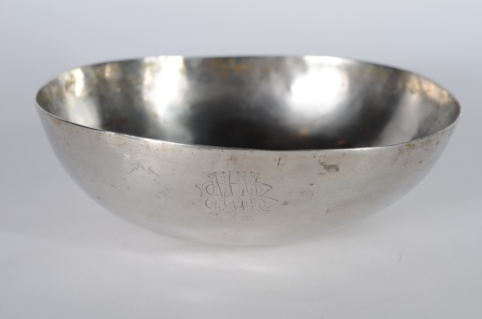 Bowl de prata de lei com monograma e data de 1904. Peso da prata: 250... - foto 2 de 4