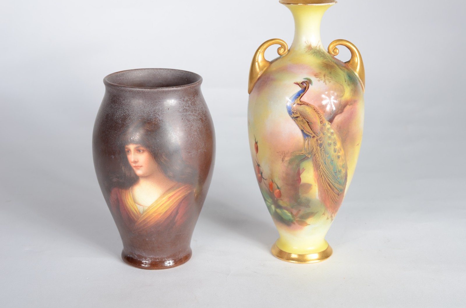 Cinco peças diversas de porcelana inglesa, sendo: balde para gelo... - foto 2 de 11
