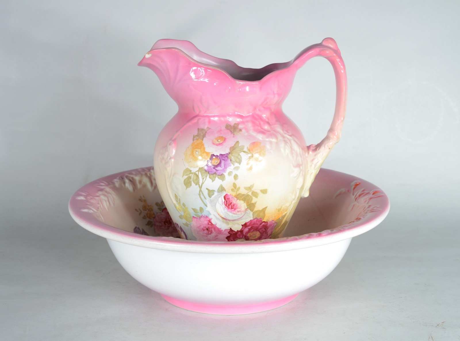 Gomil com bacia de faiança alemã Villeroy & Boch, decorado com flores... - foto 1 de 11