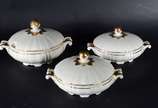 FURSTENBERG,  - Aparelho para chá, café e jantar de porcelana alemã FURSTENBERG, na cor bege com friso dourado, composto de: 12 xícaras de chá com pires, 12 xícaras d