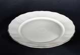FURSTENBERG,  - Aparelho para chá, café e jantar de porcelana alemã FURSTENBERG, na cor bege com friso dourado, composto de: 12 xícaras de chá com pires, 12 xícaras d