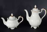 FURSTENBERG,  - Aparelho para chá, café e jantar de porcelana alemã FURSTENBERG, na cor bege com friso dourado, composto de: 12 xícaras de chá com pires, 12 xícaras d