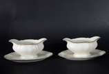 FURSTENBERG,  - Aparelho para chá, café e jantar de porcelana alemã FURSTENBERG, na cor bege com friso dourado, composto de: 12 xícaras de chá com pires, 12 xícaras d