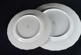 FURSTENBERG,  - Aparelho para chá, café e jantar de porcelana alemã FURSTENBERG, na cor bege com friso dourado, composto de: 12 xícaras de chá com pires, 12 xícaras d