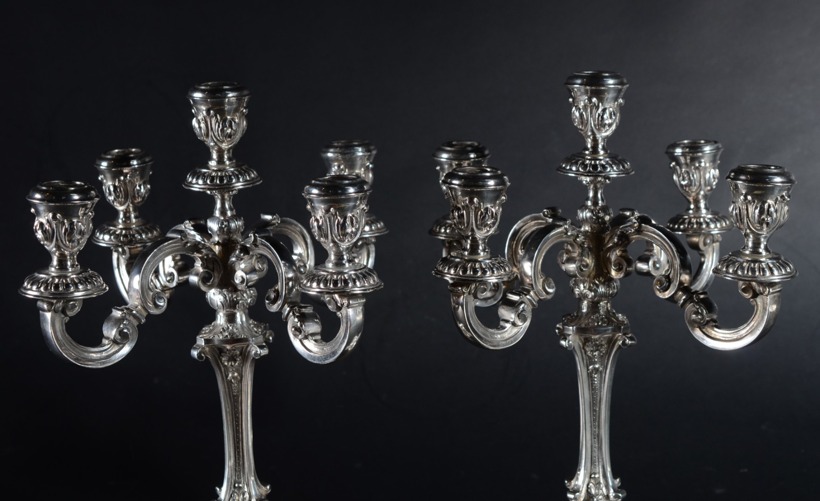 Par de candelabros de prata portuguesa para 5 velas cada, contraste... - foto 2 de 8