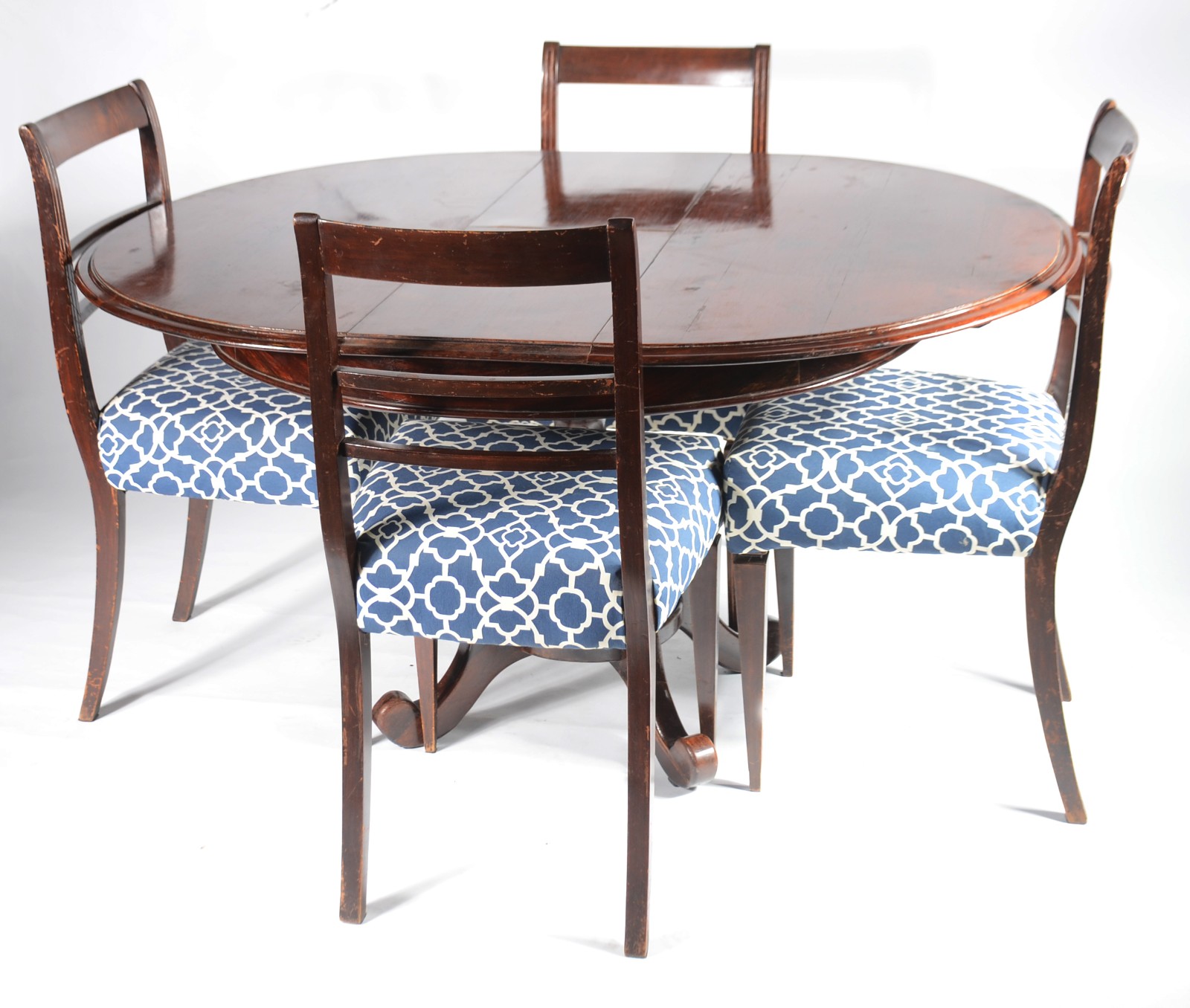 Mesa redonda de madeira nobre, com tabua extensora (med. 108 cm x 30... - foto 1 de 9