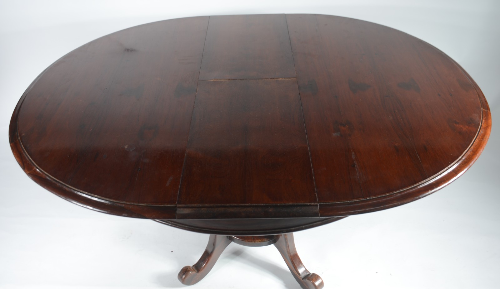 Mesa redonda de madeira nobre, com tabua extensora (med. 108 cm x 30... - foto 4 de 9