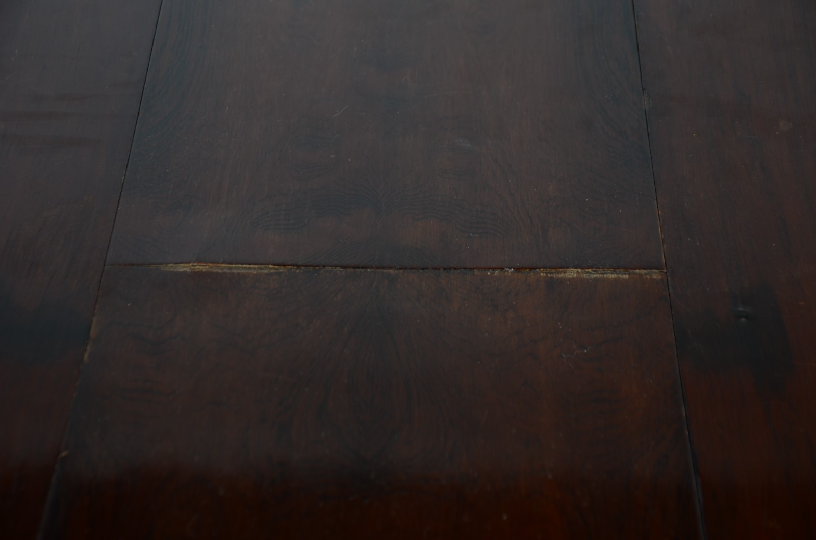 Mesa redonda de madeira nobre, com tabua extensora (med. 108 cm x 30... - foto 5 de 9
