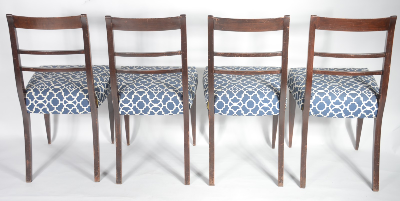 Mesa redonda de madeira nobre, com tabua extensora (med. 108 cm x 30... - foto 7 de 9