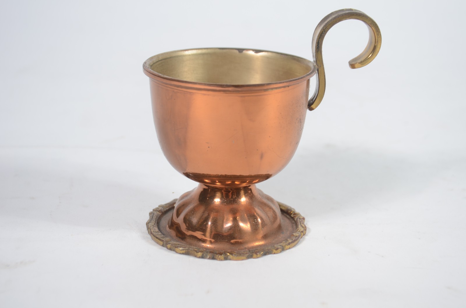 Poncheira de cobre com 24 canecas, concha e presentoir com borda... - foto 5 de 10