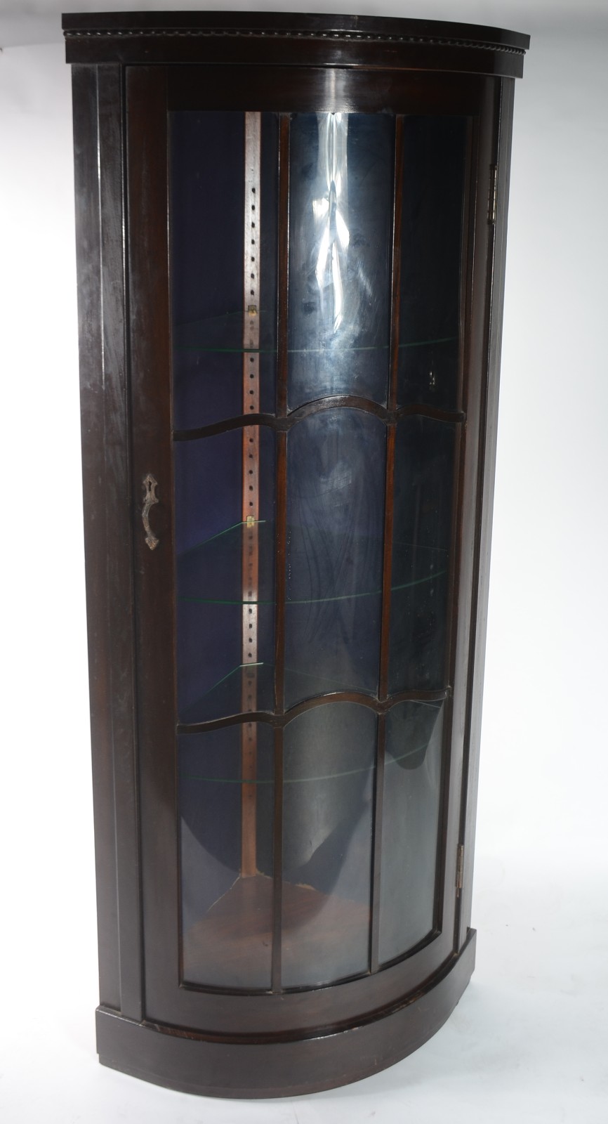 Vitrine de canto de madeira nobre feitio bombé, porta de vidro com 3... - foto 2 de 6